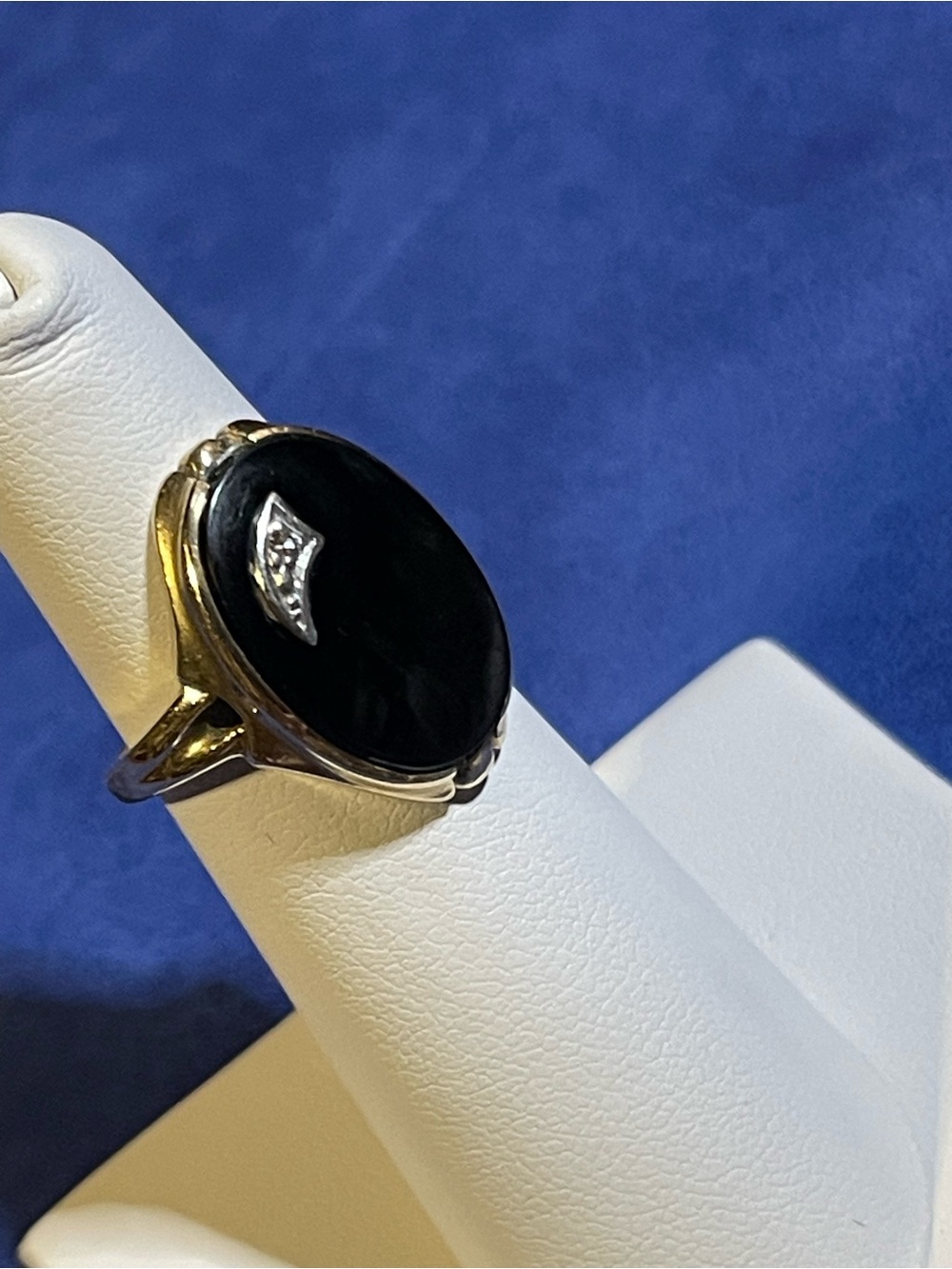 10K Classic Black Onyx and Diamond Accent Ring / Sz 5.5 / Yellow 10k Gold
